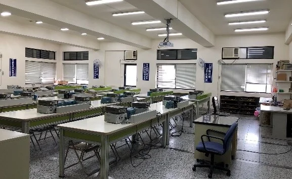 綜合電子實驗室